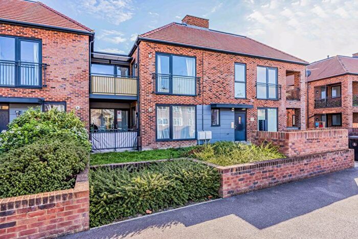2 Bedroom Flat For Sale In Woodfield Park Road, Emsworth, PO10