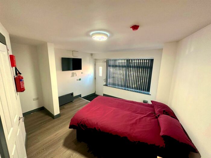 Flat To Rent In Attercliffe Road, Sheffield, S9