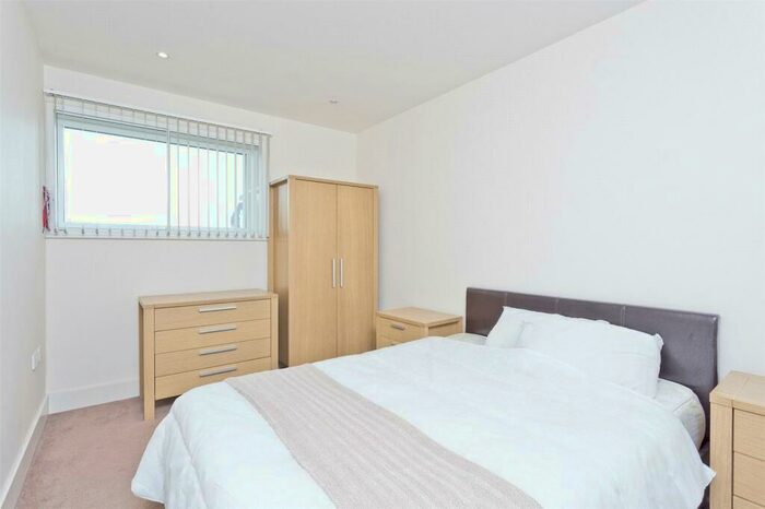 2 Bedroom Apartment For Sale In Warwick Building, Chelsea Bridge Wharf, London, SW11