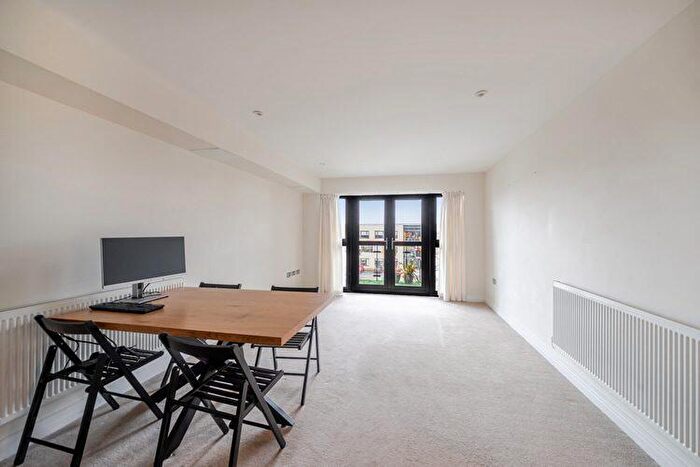2 Bedroom Flat For Sale In Dakota House, Welwyn Garden City, Hertfordshire, AL7