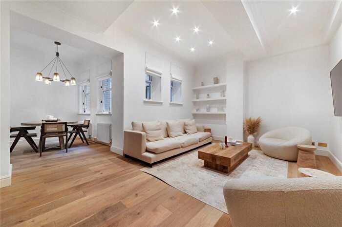 2 Bedroom Maisonette For Sale In York House, Eastcastle Street, London, W1T