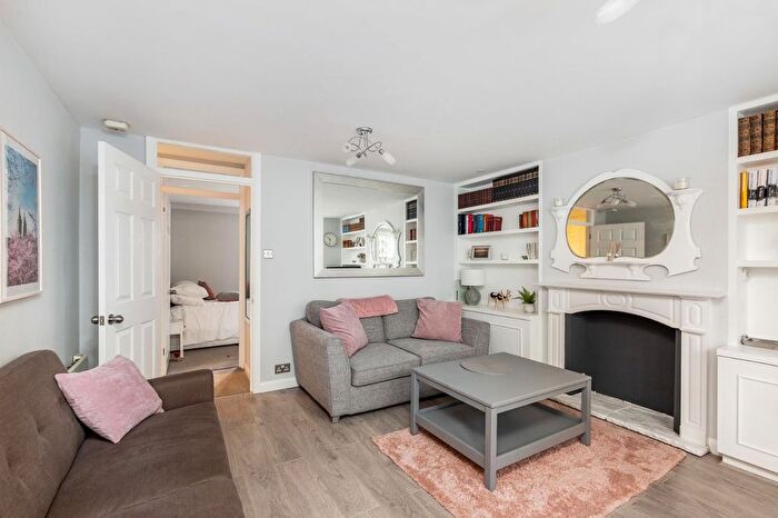 1 Bedroom Flat To Rent In Barclay Road, Fulham, London, SW6