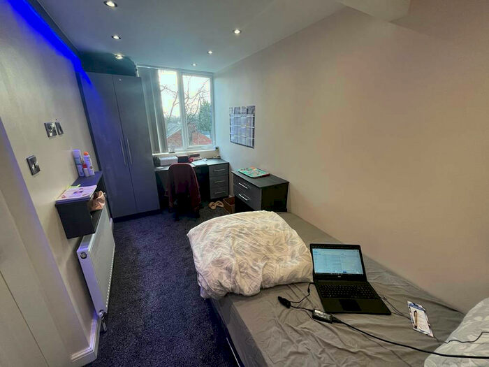 8 Bedroom Terraced House To Rent In St. Michaels Villas, Leeds, West Yorkshire, LS6