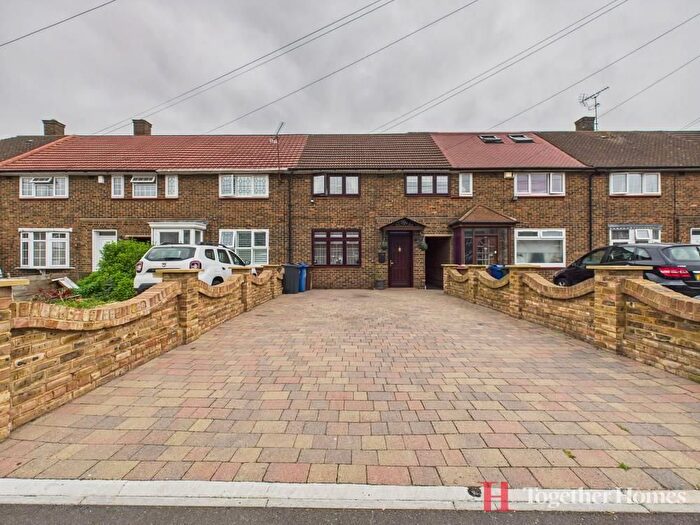 2 Bedroom Property For Sale In Daiglen Drive, South Ockendon, RM15
