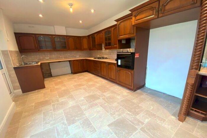4 Bedroom Semi-Detached House To Rent In Selwyn Road, Birmingham, B16