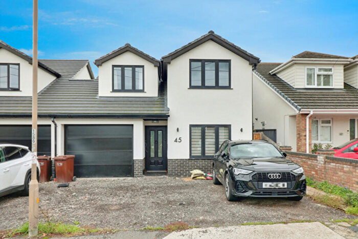 4 Bedroom Link Detached House To Rent In Wavertree Road, Benfleet, SS7