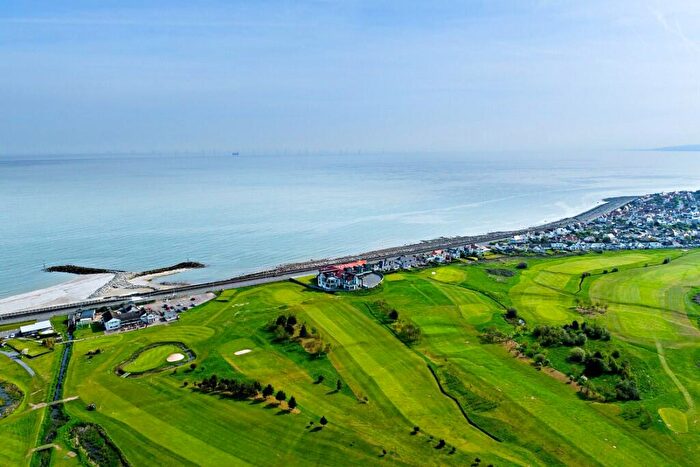 3 Bedroom Apartment For Sale In Marine Drive, Rhos On Sea, LL28