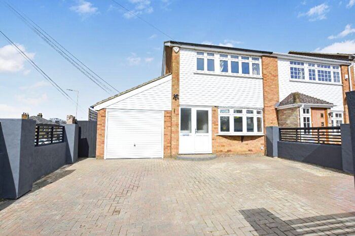 3 Bedroom Semi Detached House To Rent In Warley Mount, Brentwood, Essex, CM14