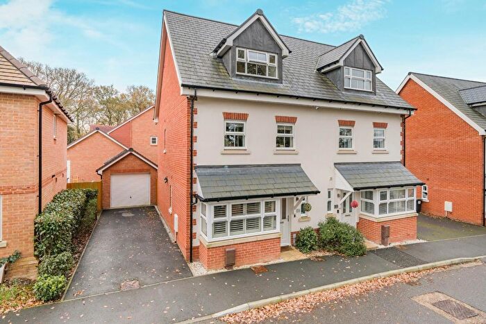 3 Bedroom Town House For Sale In Hudson Gardens, Waterlooville, PO8