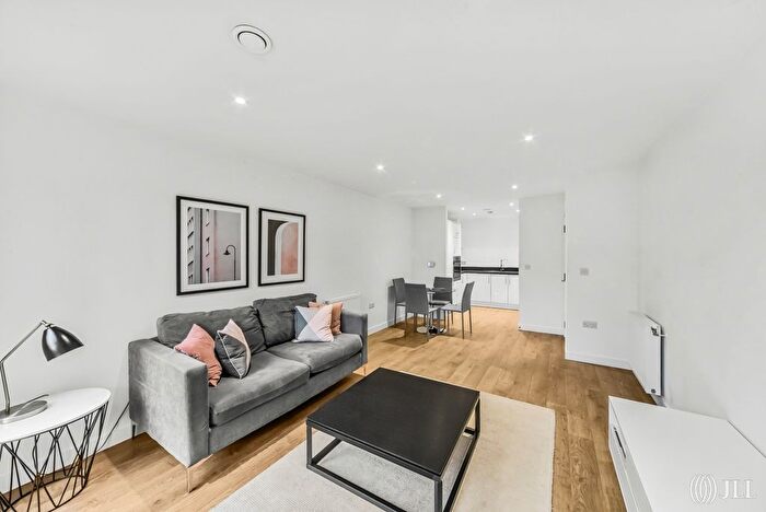 1 Bedroom Flat To Rent In Pavilions Court, Legacy Wharf, E15