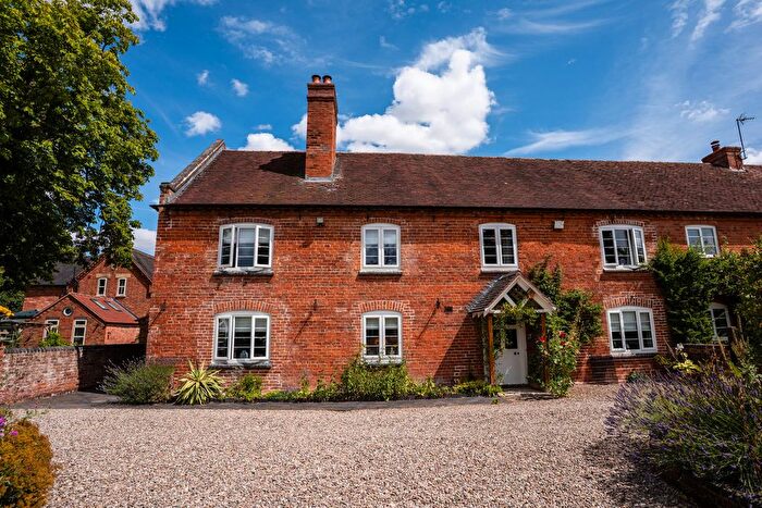 4 Bedroom Semi-Detached House For Sale In Kenswick Lower Broadheath, Worcestershire, WR2