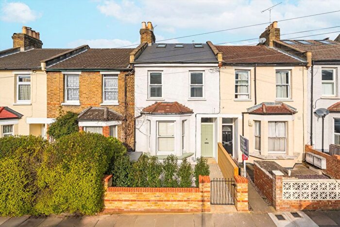 3 Bedroom Flat To Rent In Charlmont Road, London, SW17