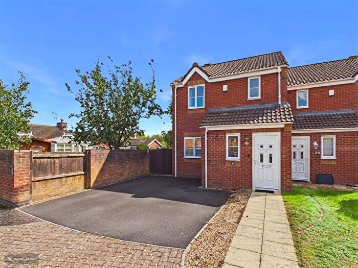 3 Bedroom Semi Detached House For Sale In Little Normans, Longlevens, Gloucester, GL2