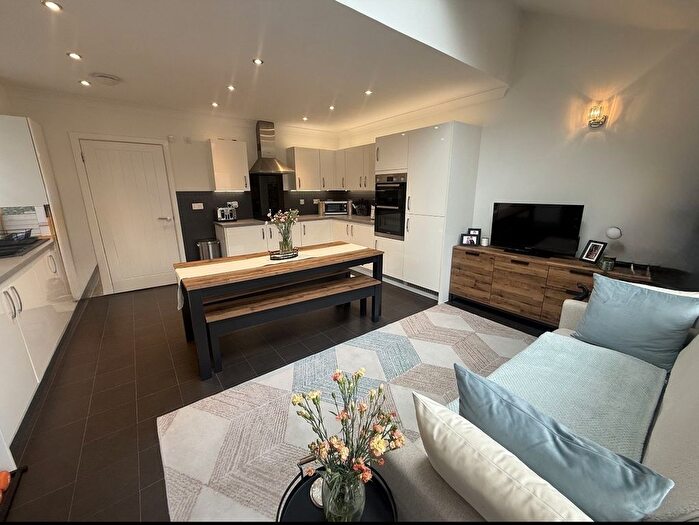 4 Bedroom End Terrace House For Sale In Badger Road, Thornbury, BS35