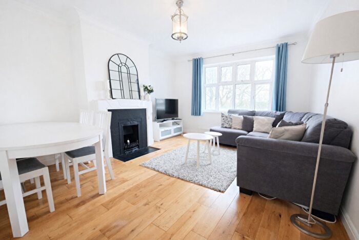 2 Bedroom Flat For Sale In Princess Court, Kilburn, NW2