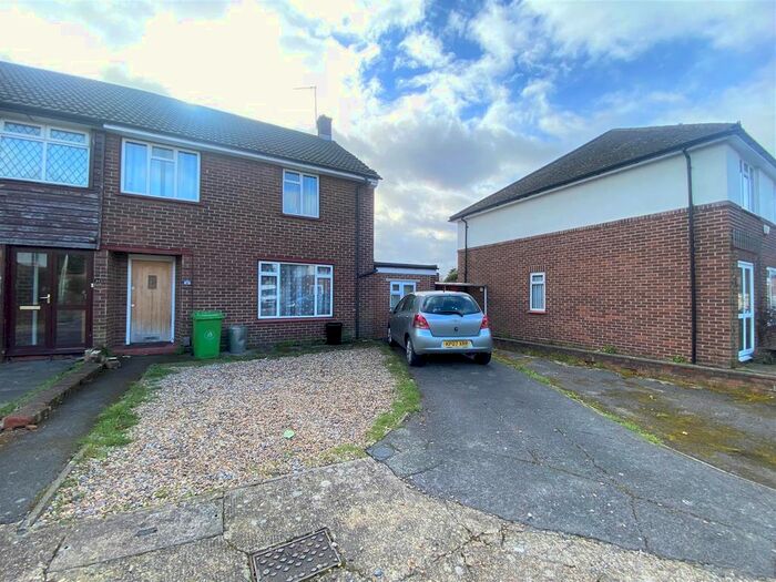 6 Bedroom Semi-Detached House To Rent In Lodge Close, Uxbridge UB8