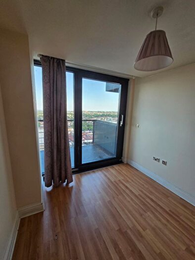 1 Bedroom Flat To Rent In Ballards Lane, London, N12