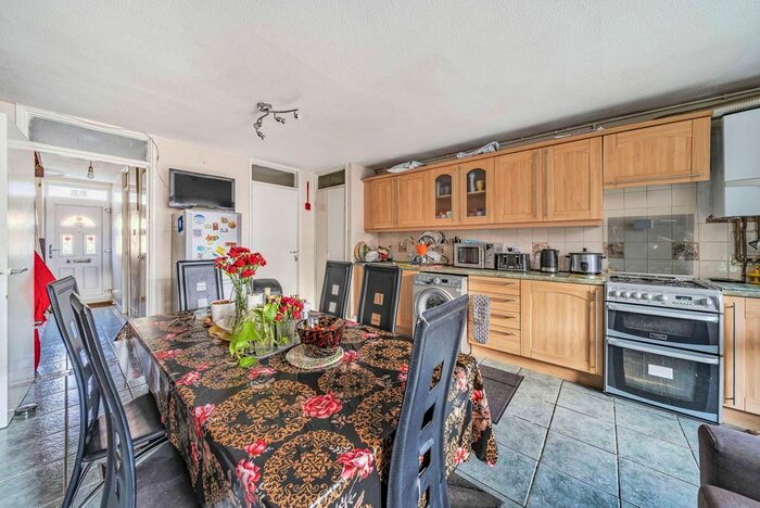 4 Bedroom Terraced House For Sale In Malpas Road, Hackney, London, E8