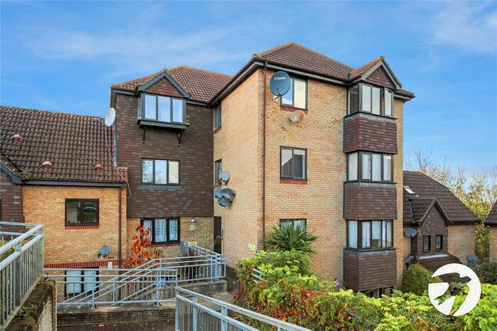 2 Bedroom Flat To Rent In Hattersfield Close, Belvedere, Kent, DA17
