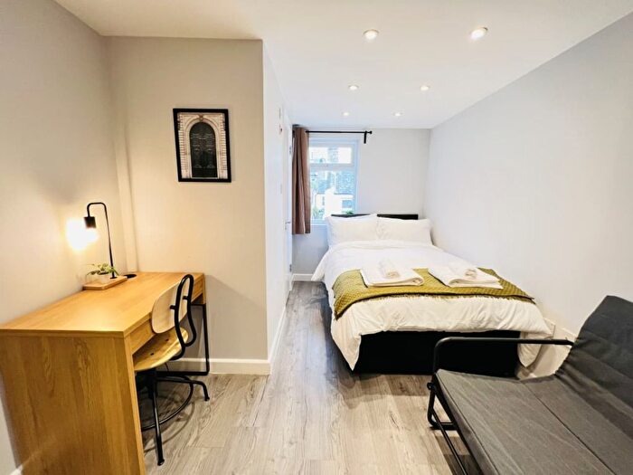 1 Bedroom Studio To Rent In Musjid Road, London, SW11