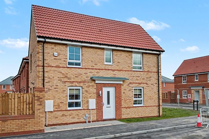 3 Bedroom Semi-detached House For Sale In Ouse Close, Harworth, DN11