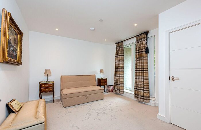 3 Bedroom Flat For Sale In The Avenue, London, NW6