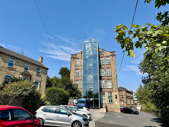 2 Bedroom Apartment For Sale In Fearnley Mill Drive, Huddersfield, HD5