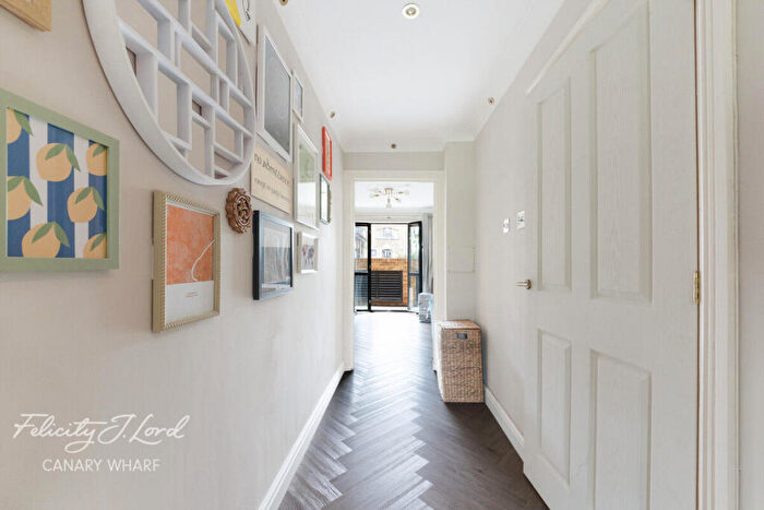 2 Bedroom Flat For Sale In Brunel House, Ship Yard, London, E14