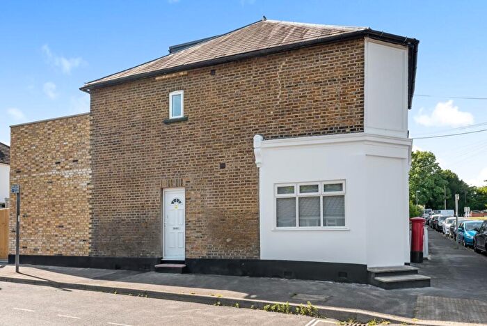 3 Bedroom Flat To Rent In Cambridge Grove Road, Kingston Upon Thames, KT1