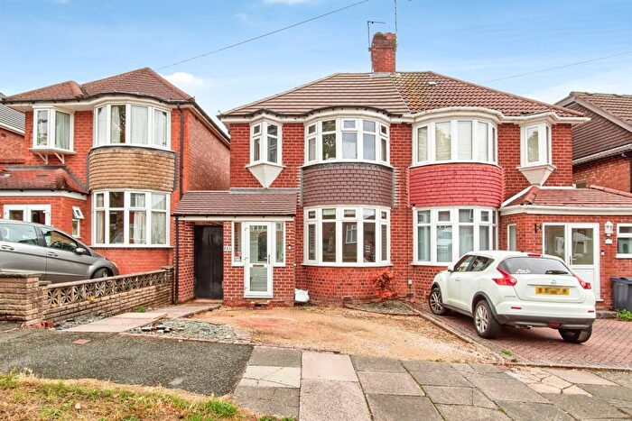 3 Bedroom Semi Detached House For Sale In Upper Meadow Road, Quinton, Birmingham, B32