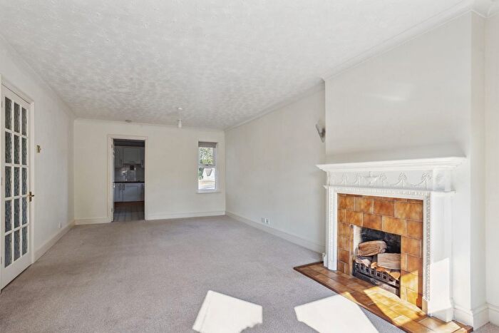 2 Bedroom Flat To Rent In Clewer Hill Road, Windsor, SL4