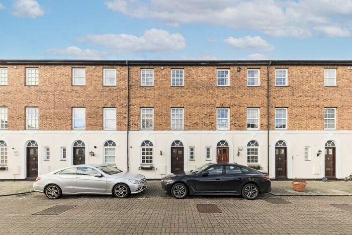 4 Bedroom Property To Rent In Copenhagen Gardens, London, W4