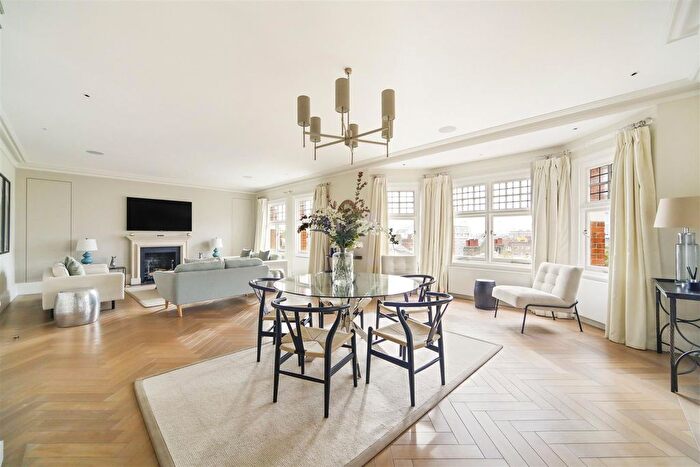 5 Bedroom Flat To Rent In Cadogan Court, Chelsea, SW3