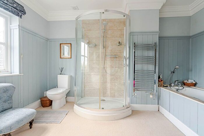 4 Bedroom Detached House For Sale In Bristol Street, Malmesbury, SN16