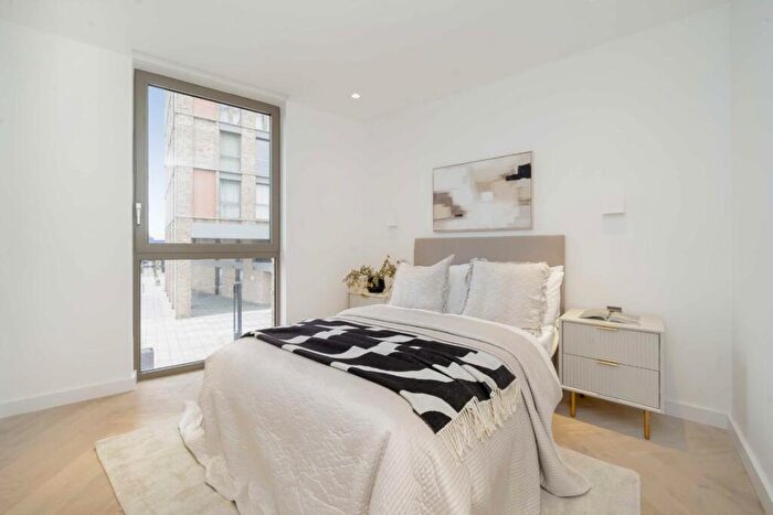 2 Bedroom Flat For Sale In Dudden Hill, Middle Yard, NW10
