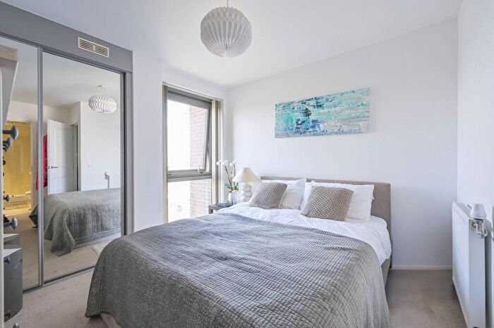 2 Bedroom Flat To Rent In Ben Jonson Road, Tower Hamlets, London, E1