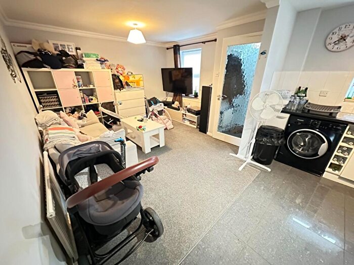 1 Bedroom Flat To Rent In Wivelsfield, Eaton Bray, Dunstable, Bedfordshire, LU6