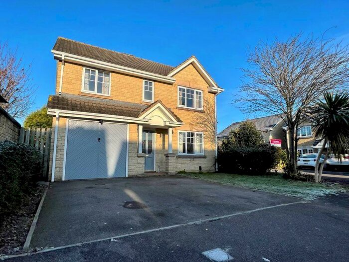 4 Bedroom House To Rent In Diana Gardens, Bristol, BS32