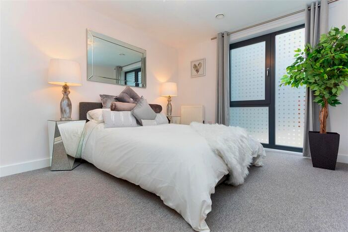 1 Bedroom Flat To Rent In Marketfield Way, Redhill, RH1