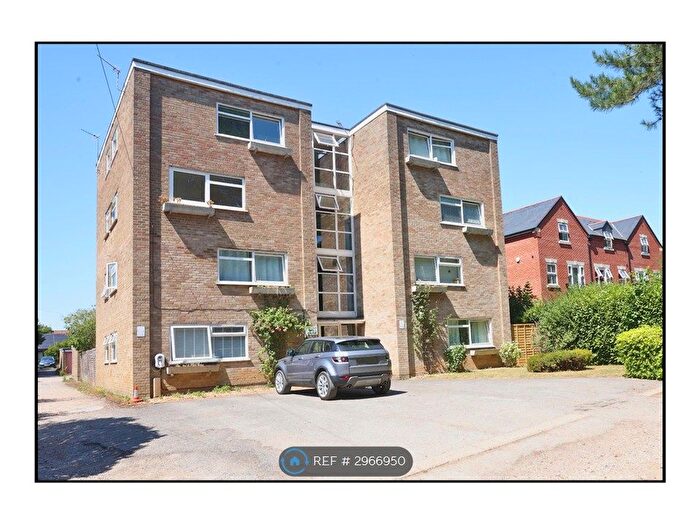 2 Bedroom Flat To Rent In Park Lane, Salisbury, SP1