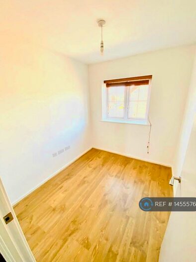 3 Bedroom Terraced House To Rent In Twist Way, Slough, SL2