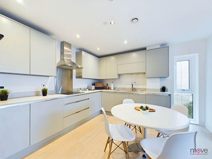 1 Bedroom Flat For Sale In Lansdown Road, Charlton Court, GL51