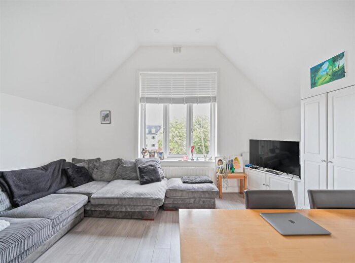 1 Bedroom Flat For Sale In Willesden Lane, London, NW2