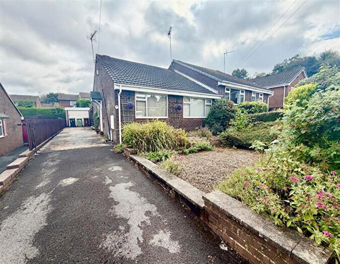 2 Bedroom Semi-Detached Bungalow For Sale In Thirsk Drive, Kippax, Leeds, LS25