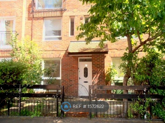 2 Bedroom Maisonette To Rent In Mullet Gardens, London, E2