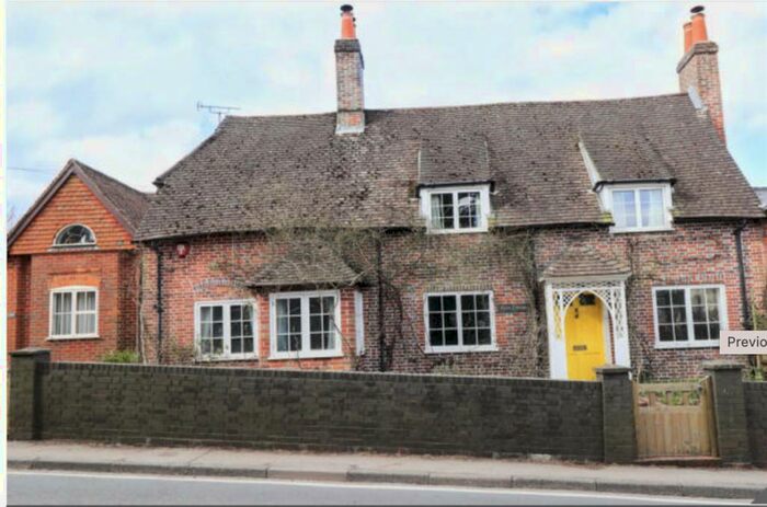 3 Bedroom Cottage To Rent In Tudor Cottage, SO32