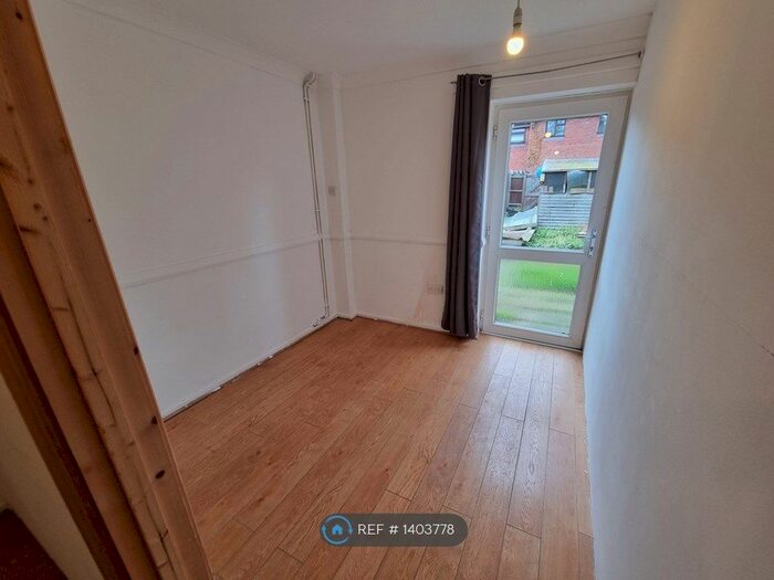 2 Bedroom Flat To Rent In Green Lane, Dagenham, RM8