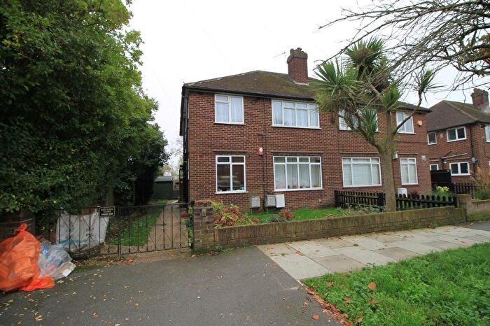 2 Bedroom Maisonette To Rent In Glebe Avenue, Ruislip, HA4