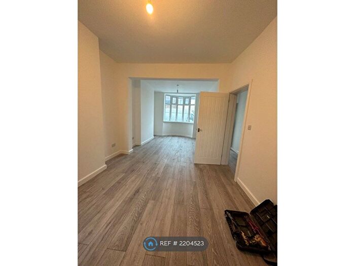 3 Bedroom End Of Terrace House To Rent In Elsenham Road, Grimsby, DN31