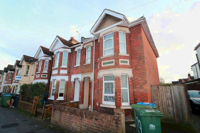 4 Bedroom Semi-Detached House To Rent In Gordon Avenue, Southampton, SO14